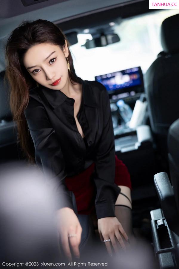   [XiuRen]高清写真图 2023.12.26 No.7867 苏曼兮 短裙黑丝第33张图片